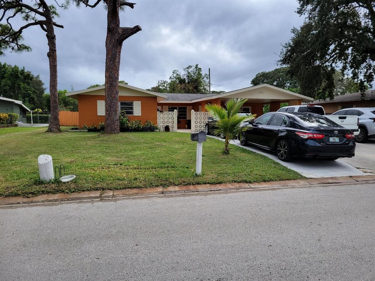 Property Photo:  2405 Royal Palm Drive  FL 34982 