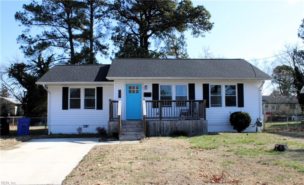 Property Photo:  507 Henderson St  VA 23701 