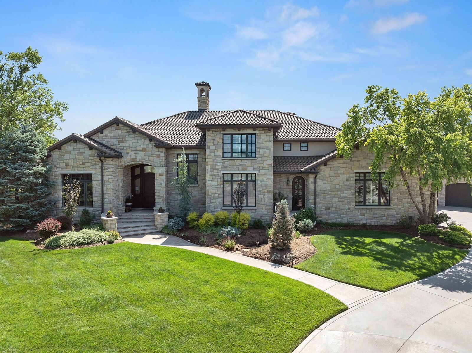 Property Photo: 2324 N Rosemont Ct KS 67228