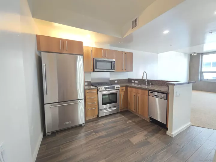 Property Photo:  321 10th Ave 804  CA 92101 