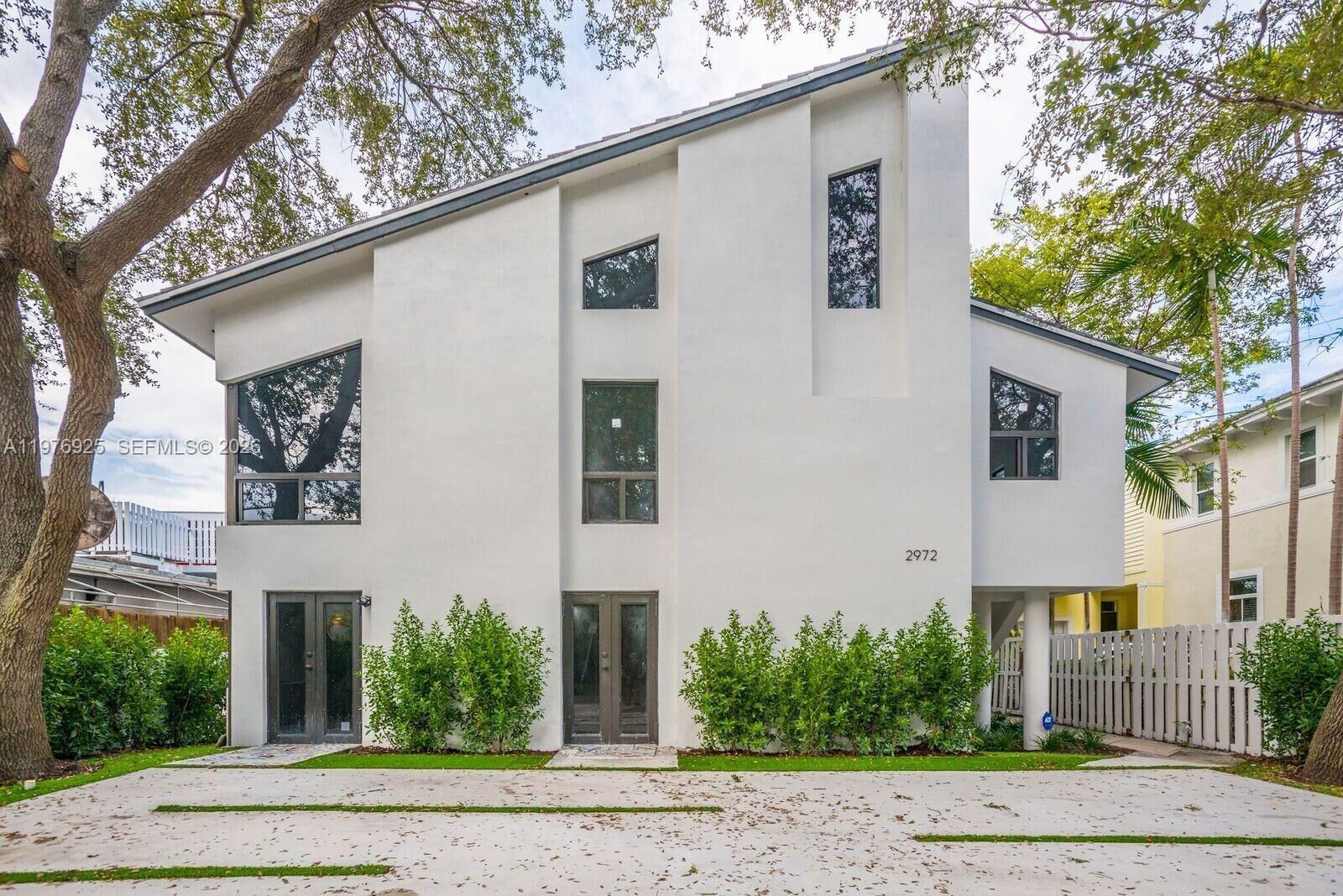 Property Photo:  2974 Bridgeport Ave 2  FL 33133 
