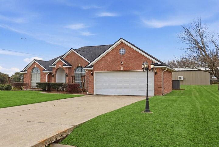 Property Photo: 8505 Sunflower Ln TX 77705-9217