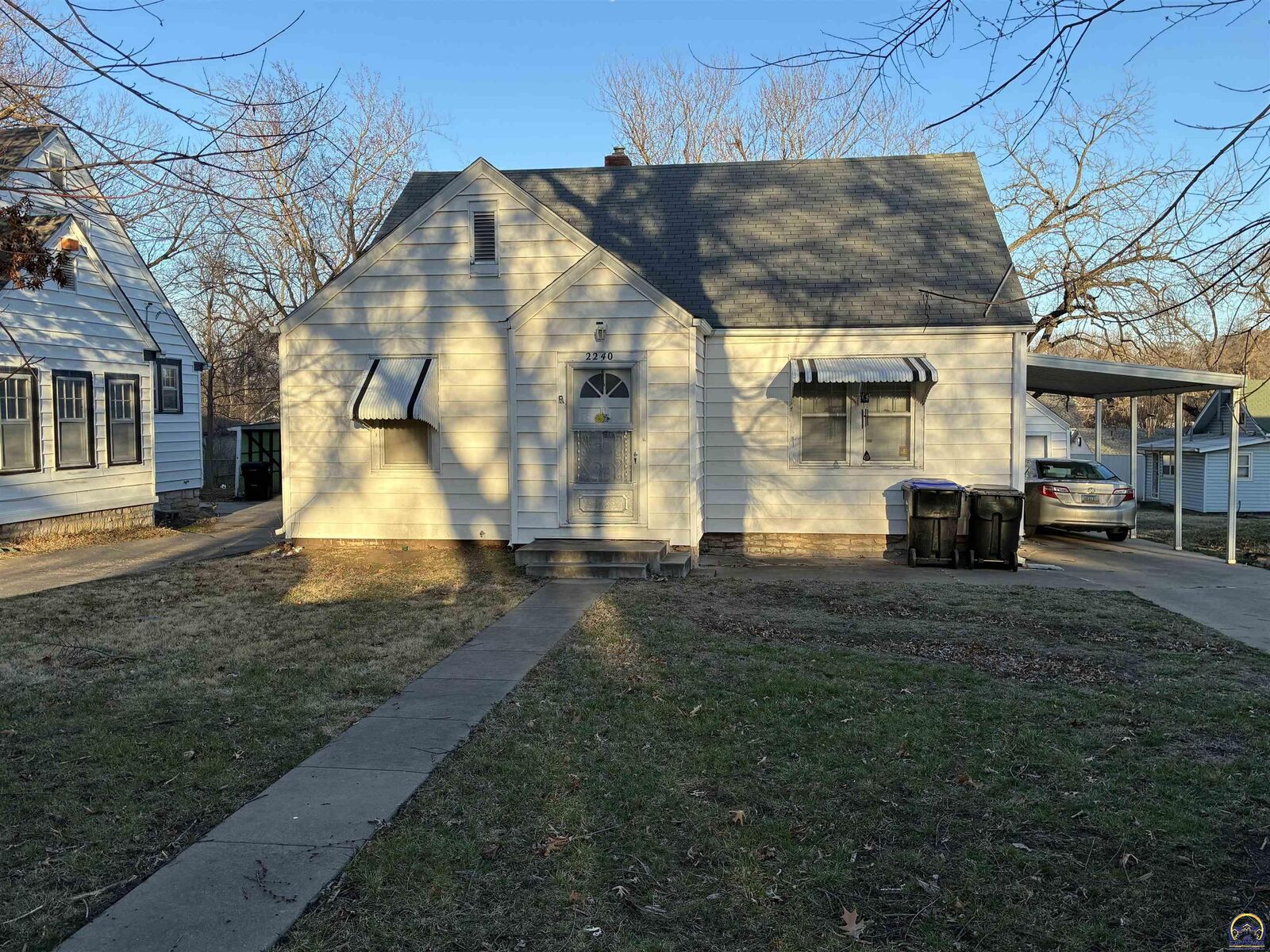 Property Photo:  2240 SE Maryland Ave  KS 66605 
