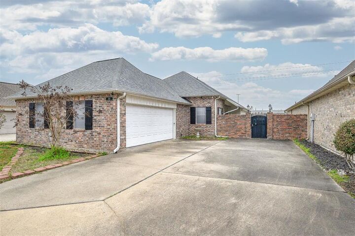 Property Photo: 203 Pecanwood Drive LA 70605