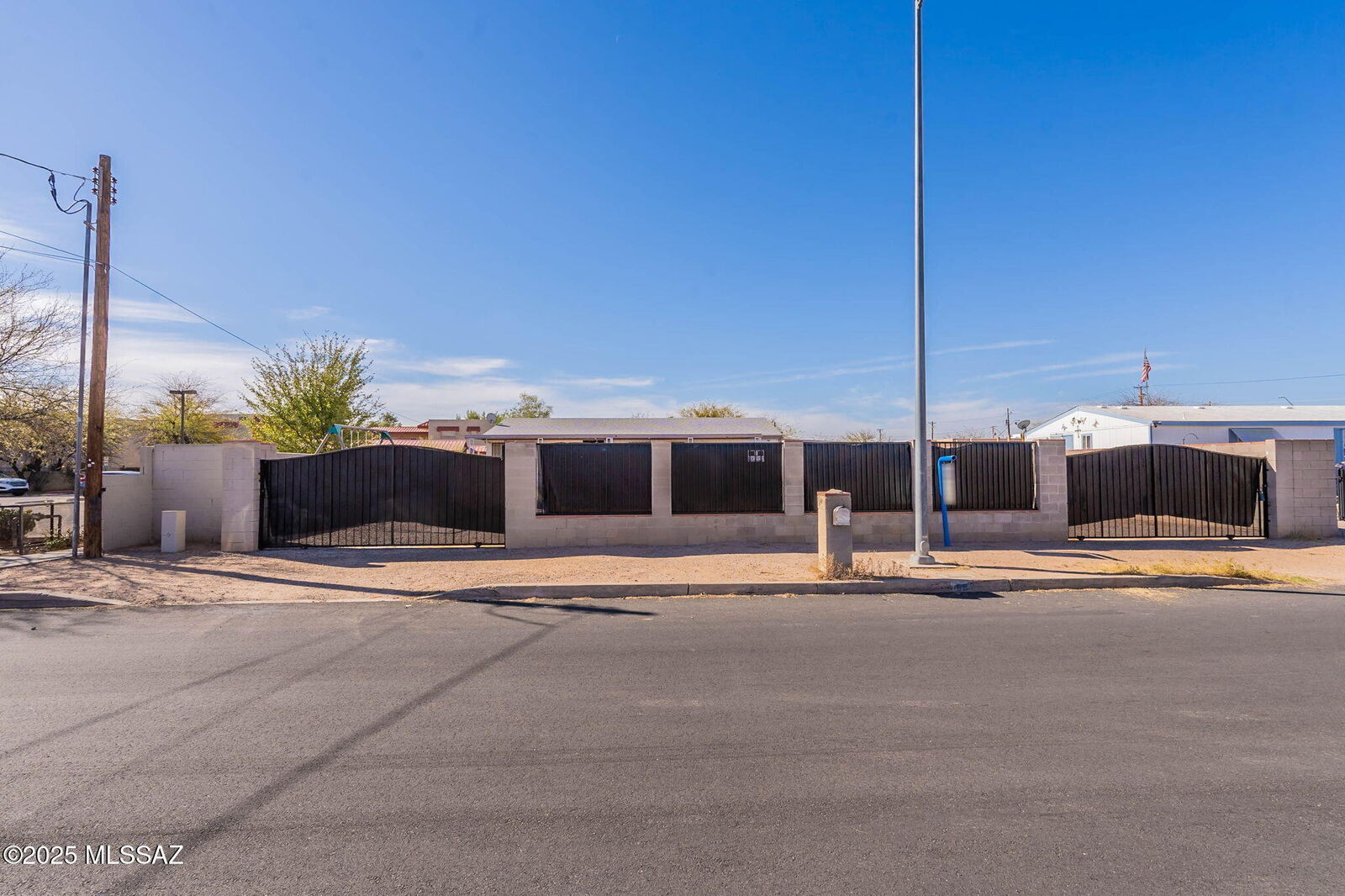 Property Photo:  50 E Mohave Road  AZ 85705 
