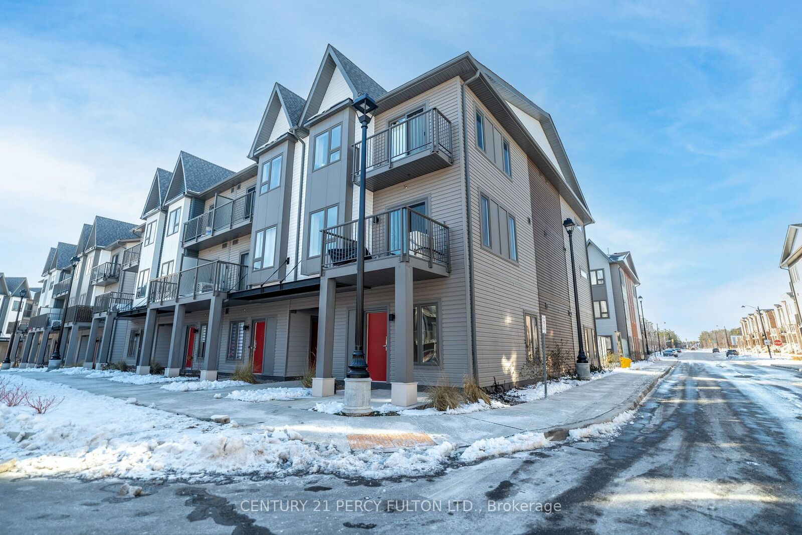 Property Photo:  2635 William Jackson Drive 212  ON L1X 0L3 