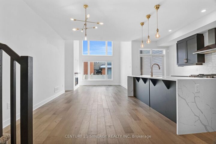 Photo de la propriété:  92 Longworth Avenue  ON K1T 0S7 