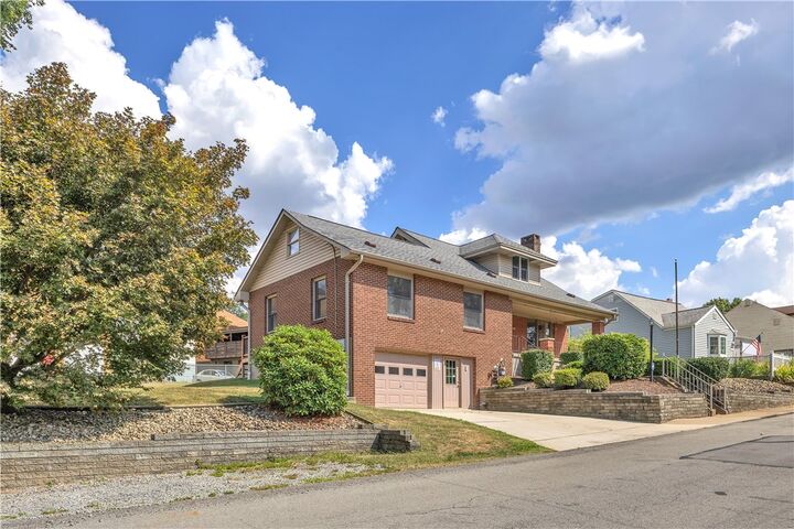 Property Photo:  2426 Cronemeyer  PA 15212 