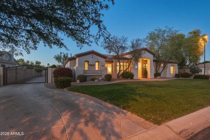 Property Photo:  370 E Canyon Creek Drive  AZ 85295 