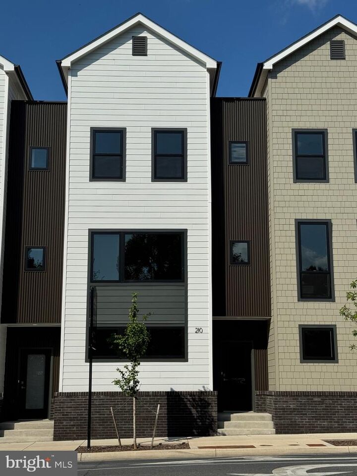 Property Photo:  210 E Piccadilly Street  VA 22601 