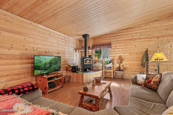 Property Photo:  25431 N Lantern Hill Rd  ID 83858 