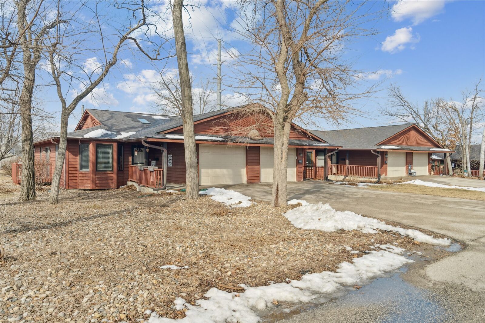 Property Photo:  140 35th St Drive SE 3  IA 52403 
