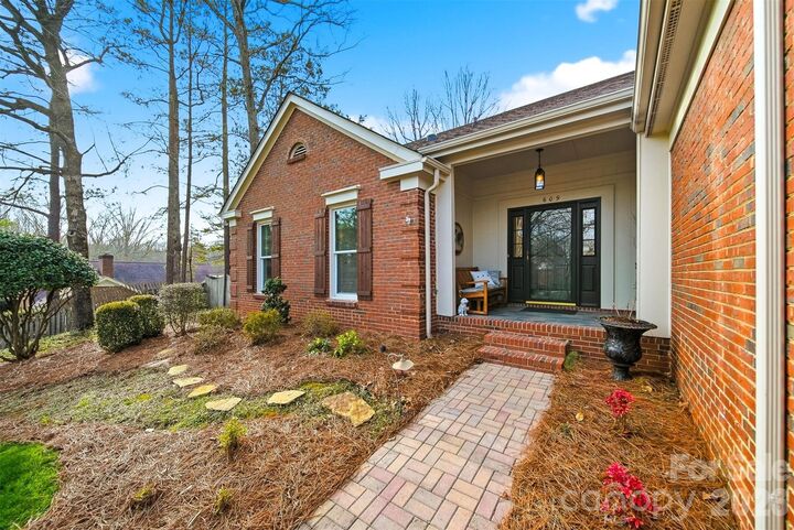 Property Photo:  609 Fredricksburg Road  NC 28105 