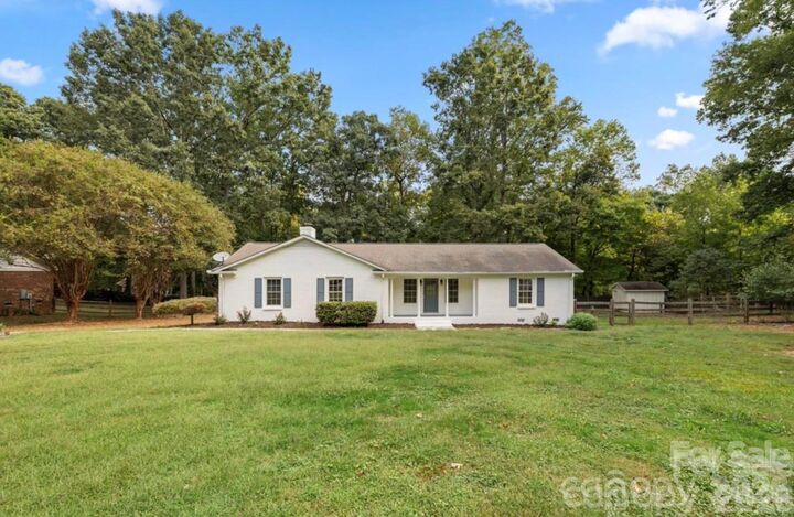 Property Photo:  2411 Kimway Drive  NC 28105 