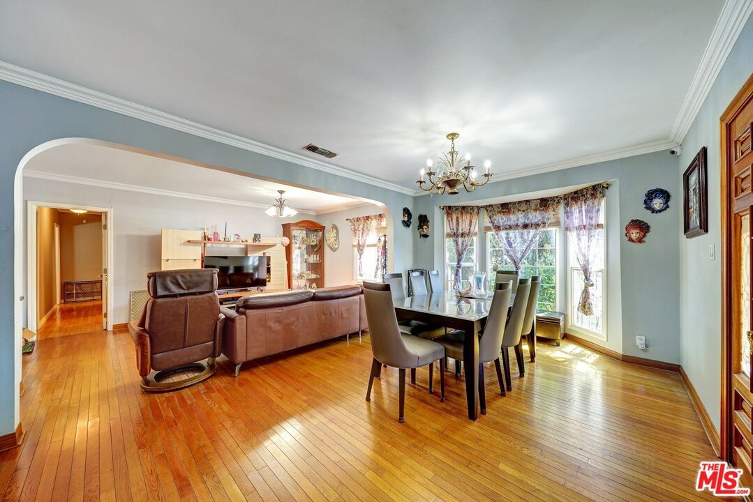 Property Photo:  840 N Poinsettia Pl  CA 90046 