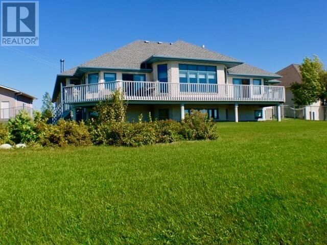 Property Photo: 92 Edgewater Dr ON P8N 3K2