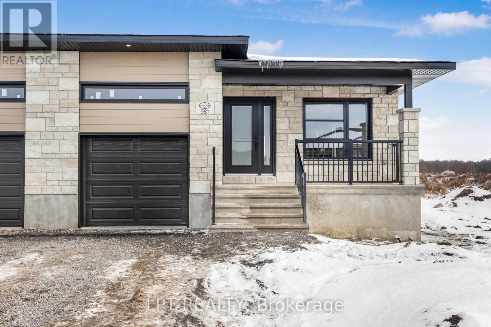 Property Photo: 965 Katia Street ON K0A 2M0