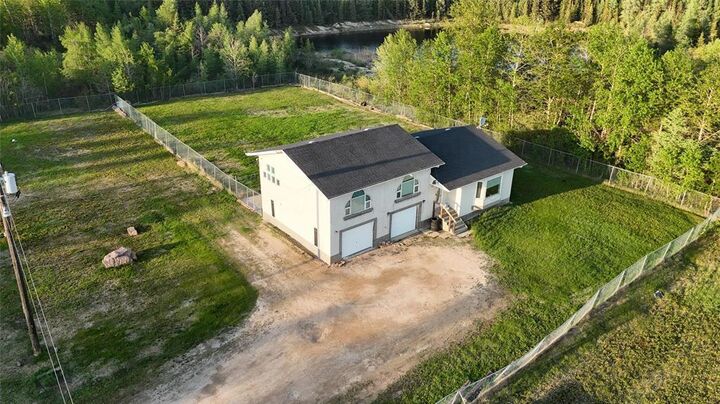 Property Photo: 4 Meadows Road MB R9A 1K6