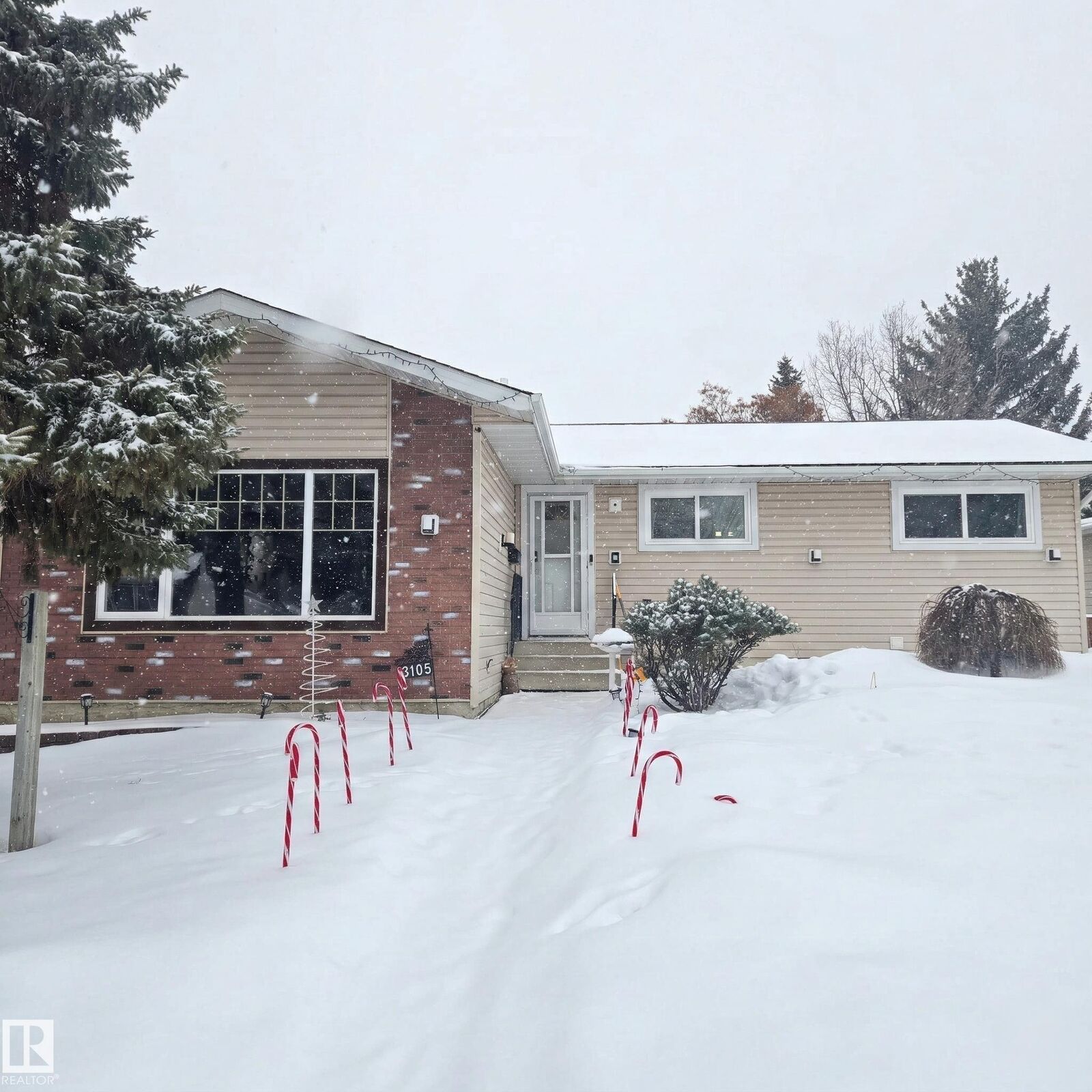 Photo de la propriété:  3105 130A Avenue NW  AB T5A 3B6 
