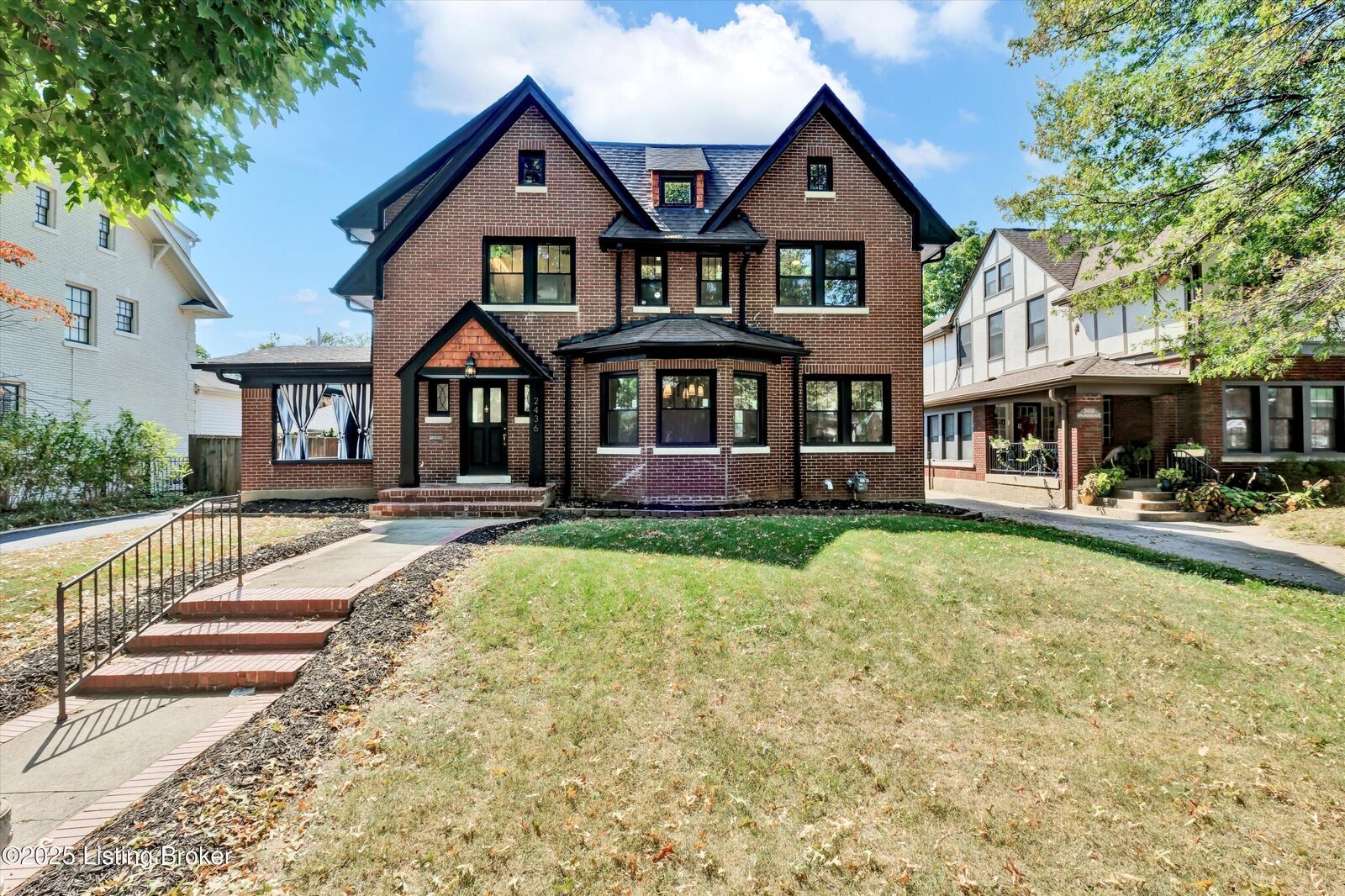 Property Photo:  2436 Broadmeade Rd  KY 40205 