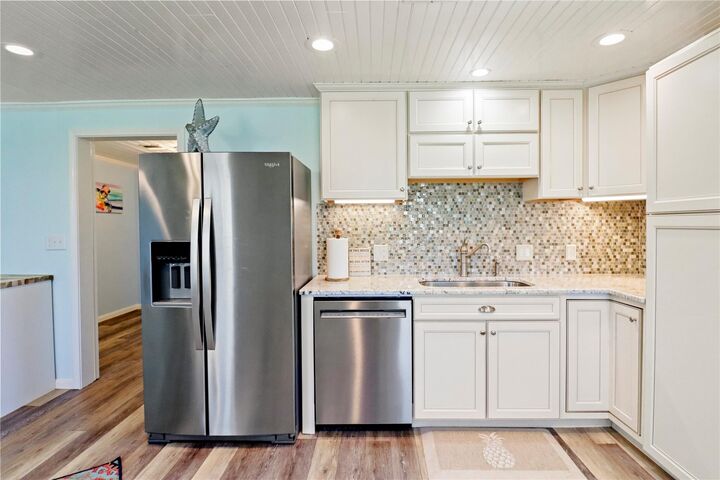 Property Photo: 315 Coral Court TX 77541