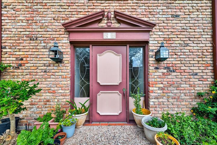 Property Photo:  7600 Burgoyne Road 121  TX 77063 