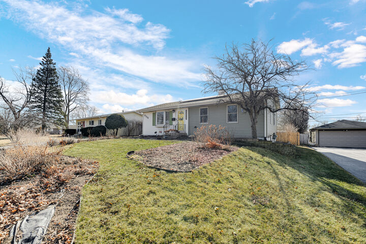 Property Photo:  2713 Forest Glen Parkway  IL 60517 