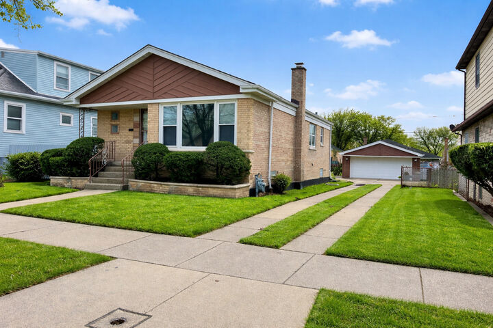 Property Photo:  4025 Elmwood Avenue  IL 60402 