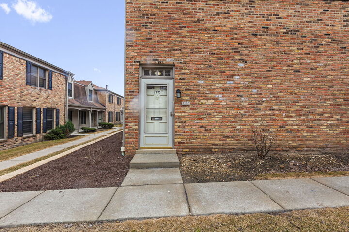 Property Photo:  1776 Bristol Walk  IL 60169 