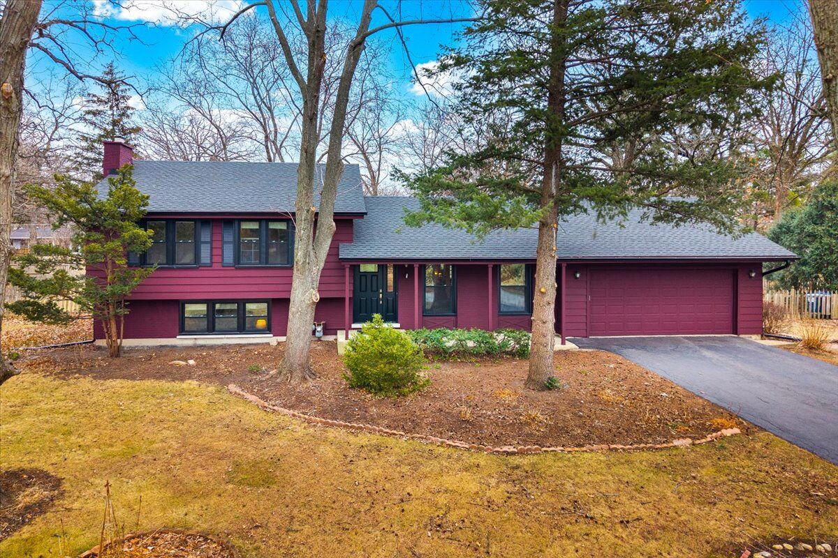 Property Photo:  8S295 College Road  IL 60540 