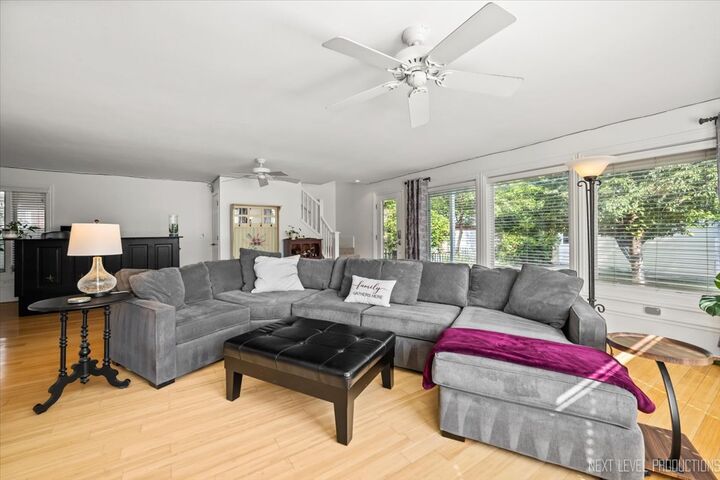 Property Photo:  83 N Park Boulevard  IL 60137 