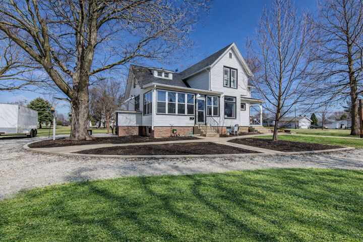 Property Photo: 206 N Linn Street IL 61356