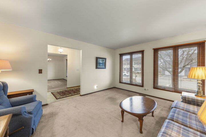 Property Photo:  1653 Kenyon Drive  IL 60565 