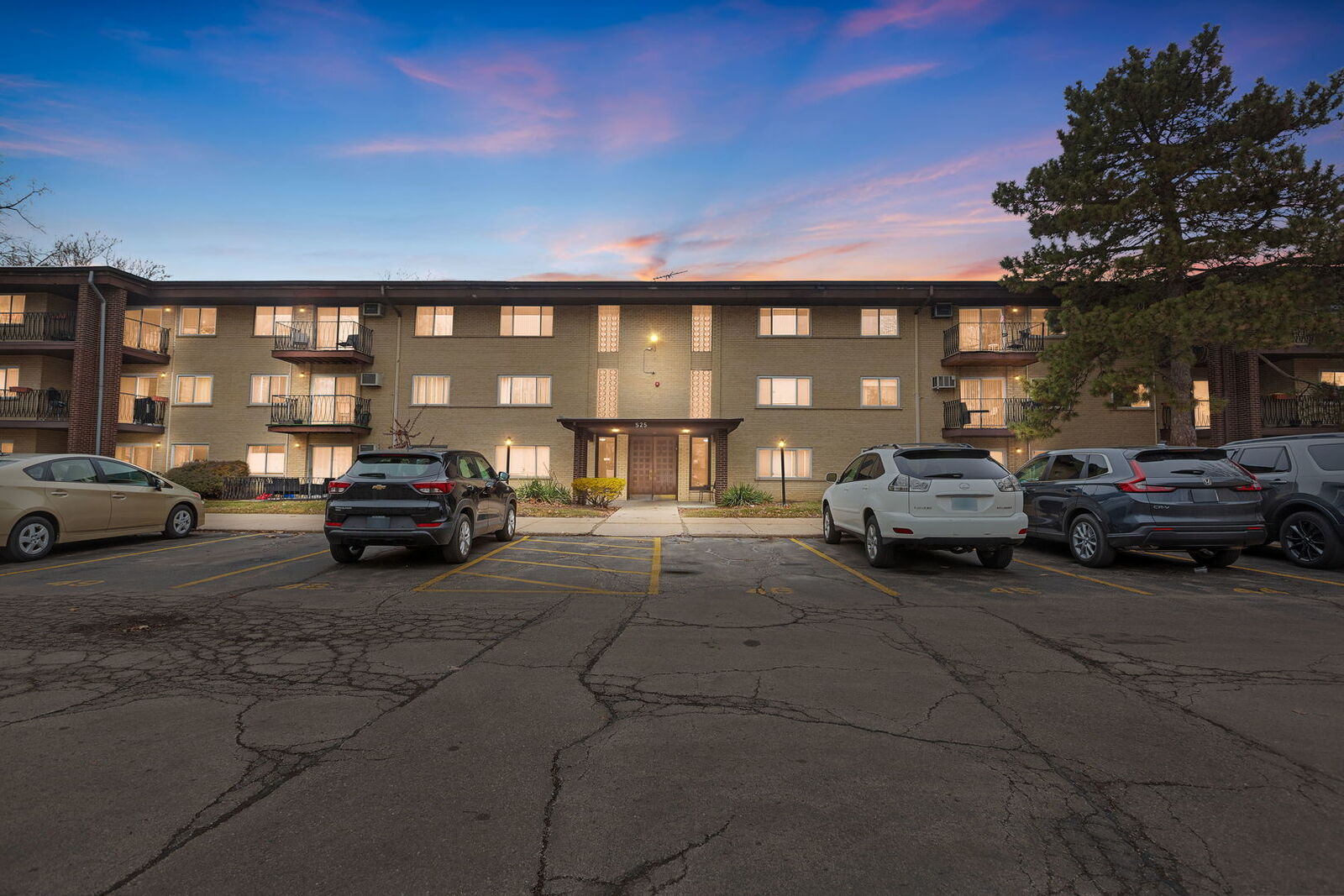 Property Photo:  525 S Cleveland Avenue 208  IL 60005 