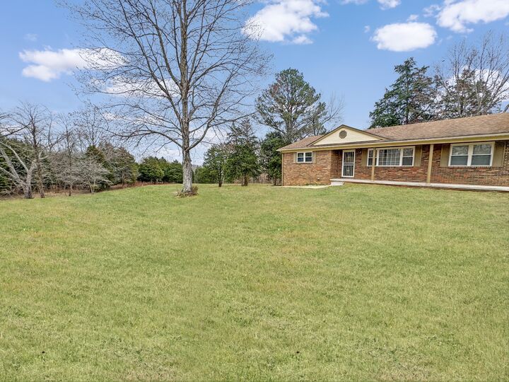Property Photo: 2289 Cumberland City Rd TN 37058