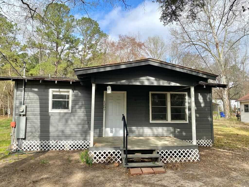 Property Photo: 1207 Cowart Dr TX 75949