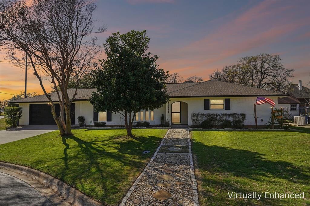 Property Photo: 1506 Springbrook Street TX 76210