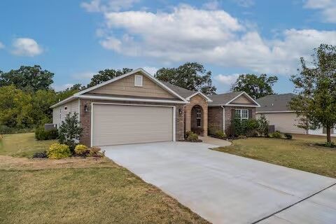 Property Photo:  202 Woodland Street  AR 72745 