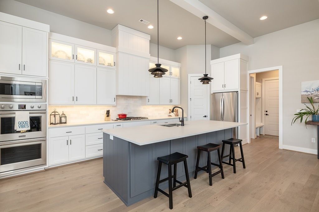 Property Photo:  3602 SW Starburst Avenue  AR 72713 