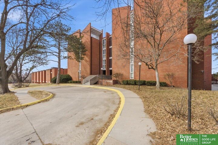 Property Photo: 3702 Jackson Street 105 NE 68105