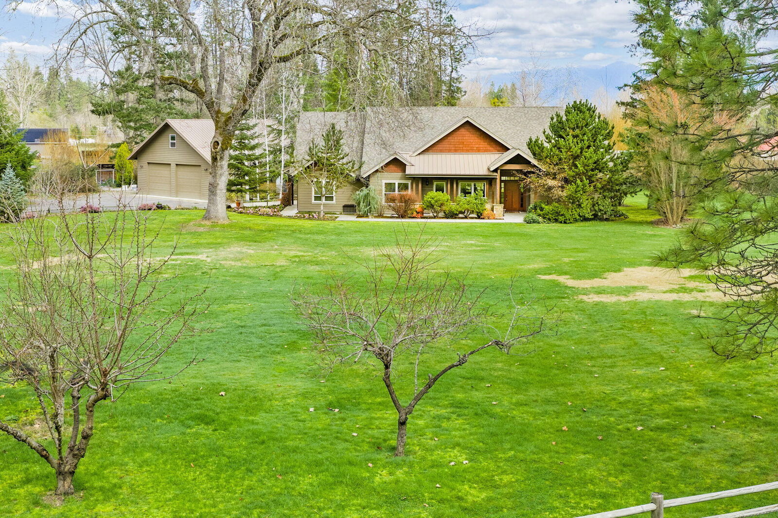 Property Photo: 3070 Sand Creek Road OR 97527