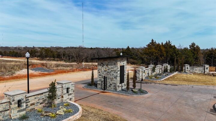 Property Photo:  8266 E Wilshire Park Drive  OK 73111 