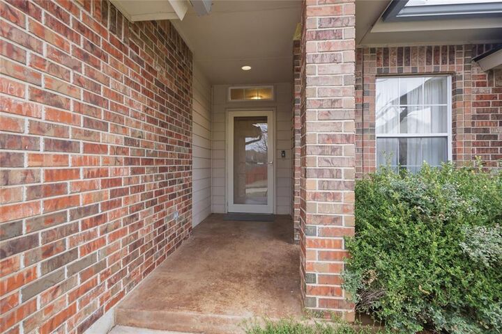 Property Photo:  2010 Huntington Road  OK 73130 