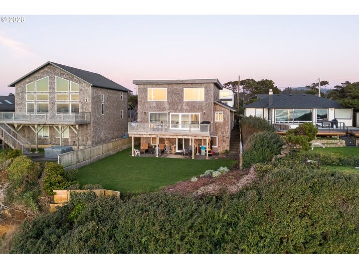 Property Photo:  2151 NW Inlet Ave  OR 97367 