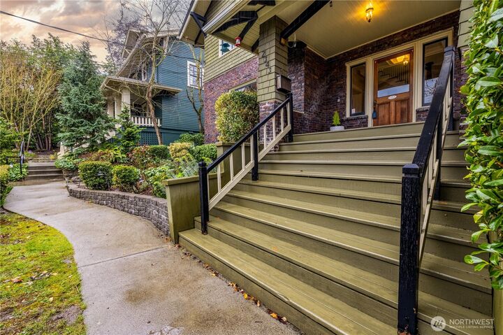 Property Photo: 2343 Federal Avenue E WA 98102