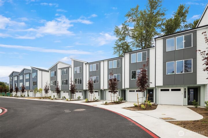 Property Photo:  1520  Hollow Dale Place  WA 98204 