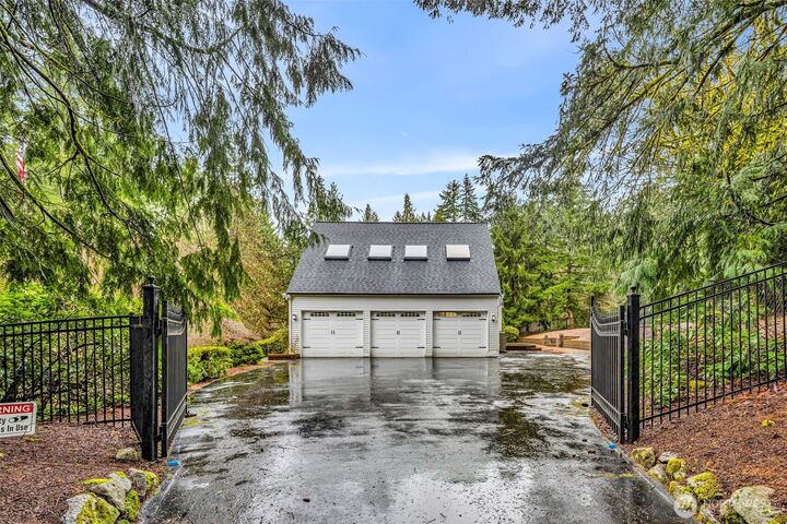Property Photo:  21609 NE 4th Street  WA 98074 