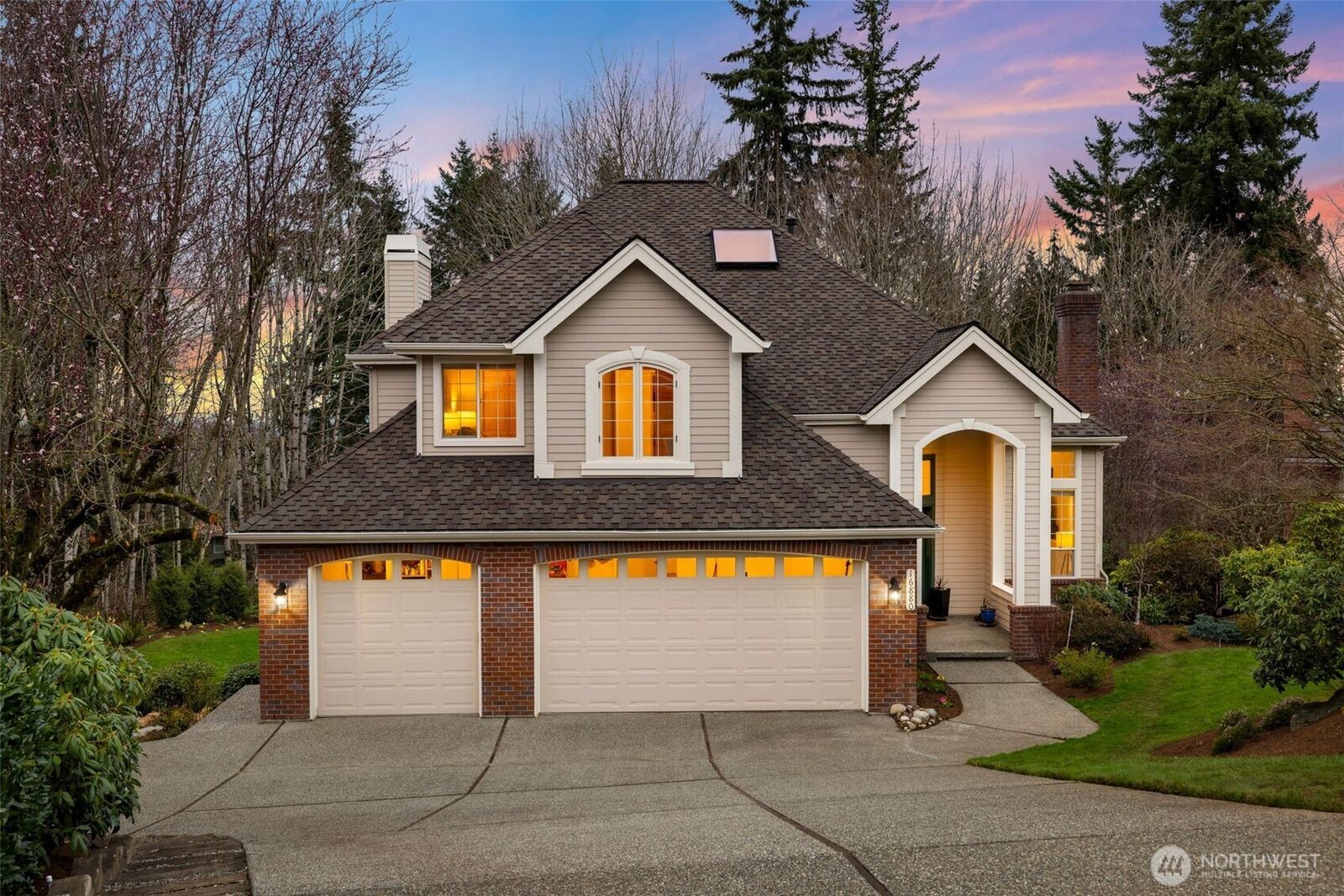 Property Photo:  16880 SE 56th Place  WA 98006 