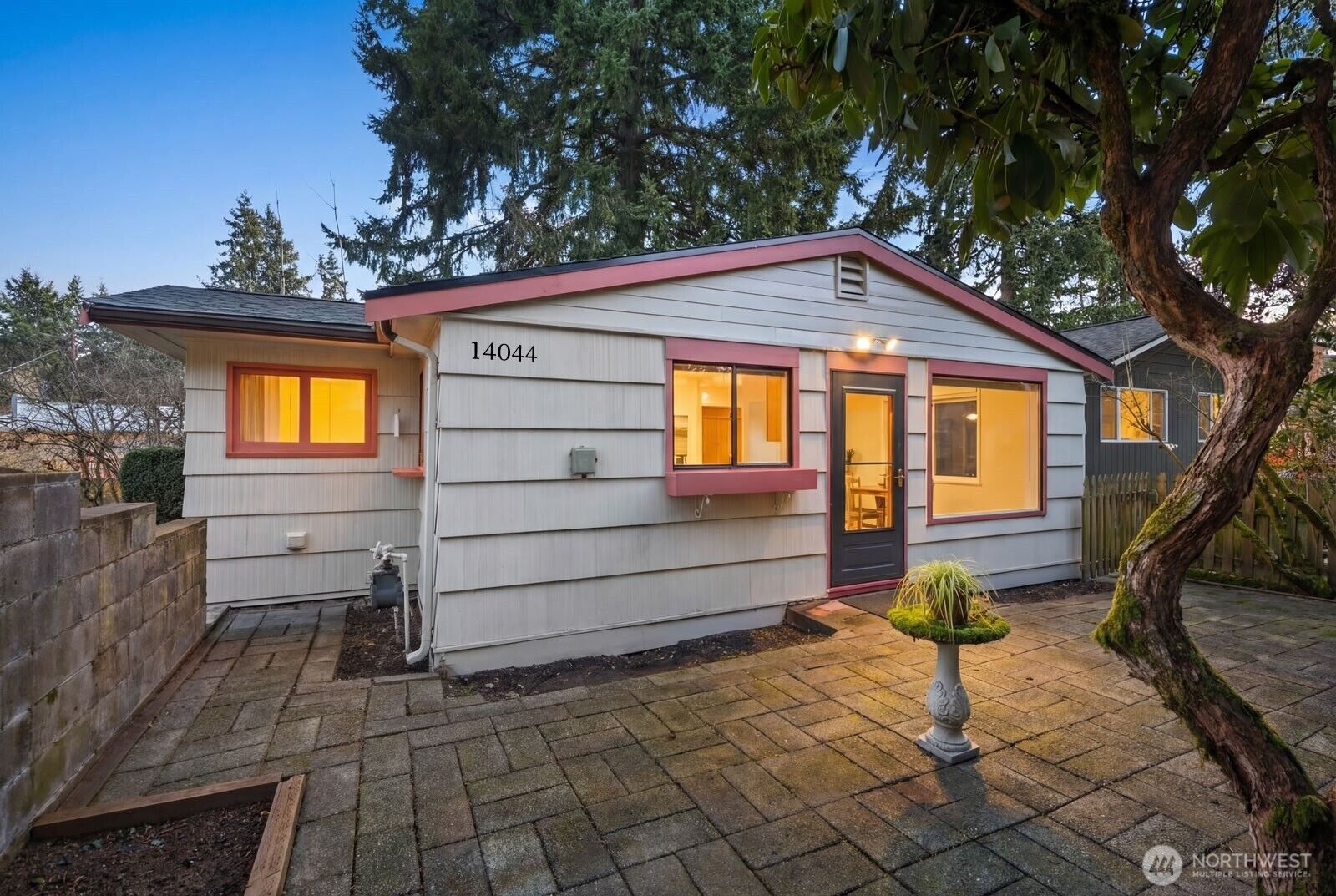 Property Photo: 14044 Lenora Place N WA 98133