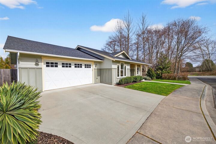 Property Photo:  1806  40th Court  WA 98221 